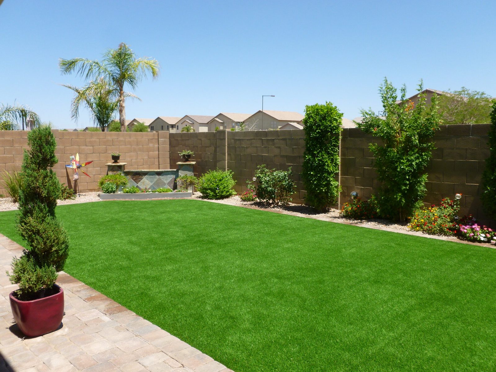 Family backyard with artificial turf, installed by Arizona Turf Masters